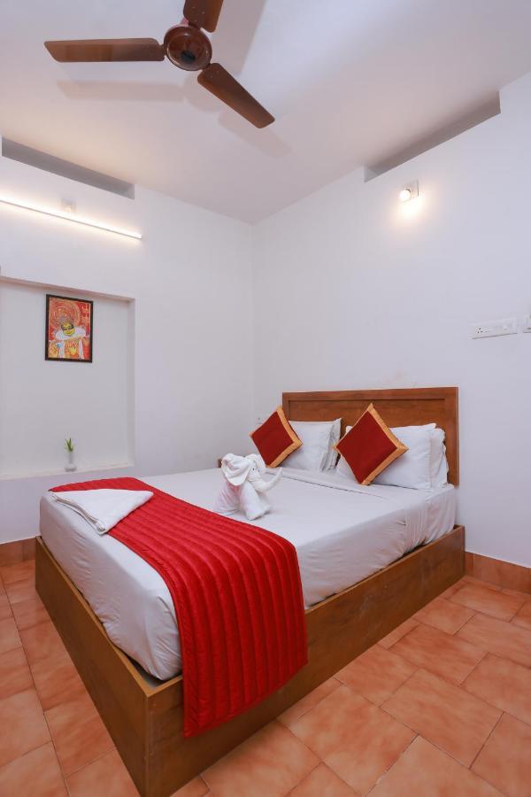 Malavikas Black Beach Resort Varkala Exterior foto
