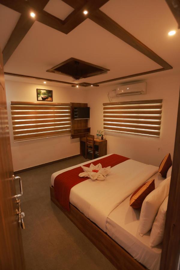 Malavikas Black Beach Resort Varkala Exterior foto